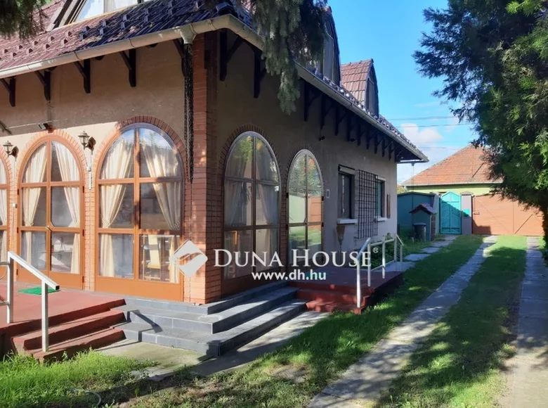 House 2 bathrooms 130 m² in Central Hungary, All countries