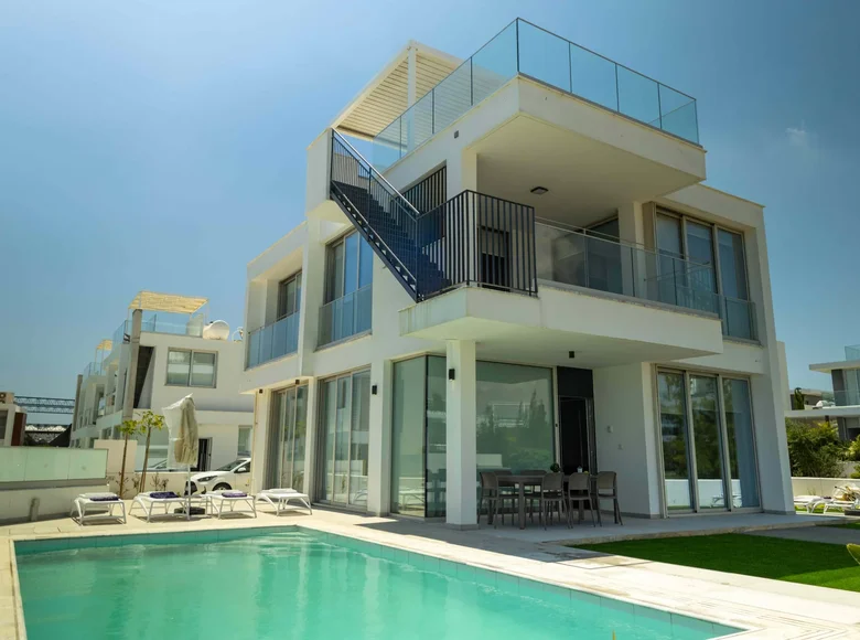 5 bedroom villa 141 m² Paralimni, Cyprus