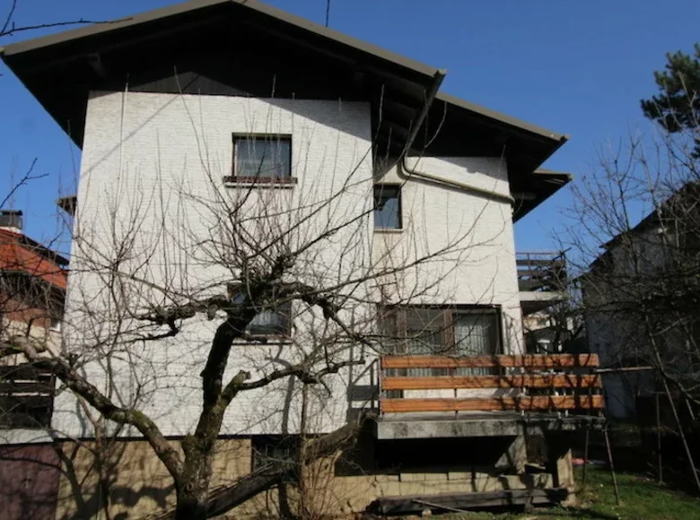 House 250 m² Nova vas, Slovenia