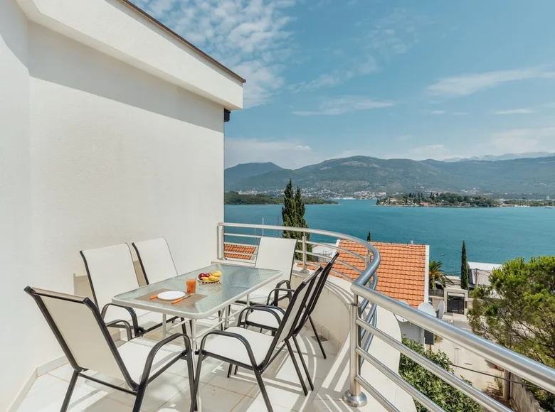 Apartamento 3 habitaciones 64 m² Tivat, Montenegro