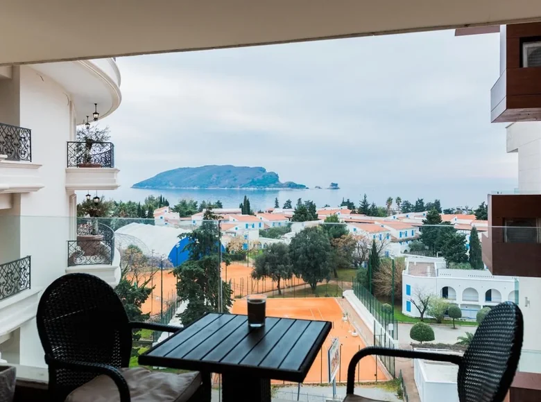 1 bedroom apartment 77 m² in Budva, Montenegro