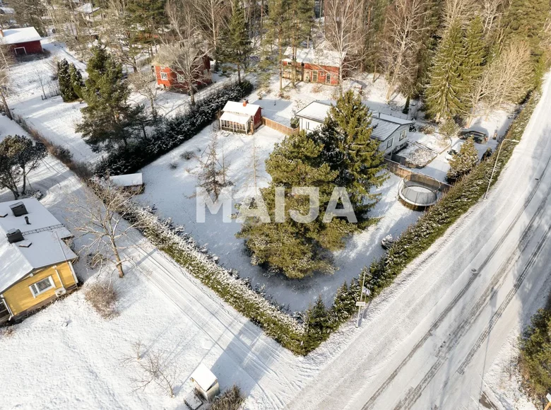 Atterrir  Kaarina, Finlande