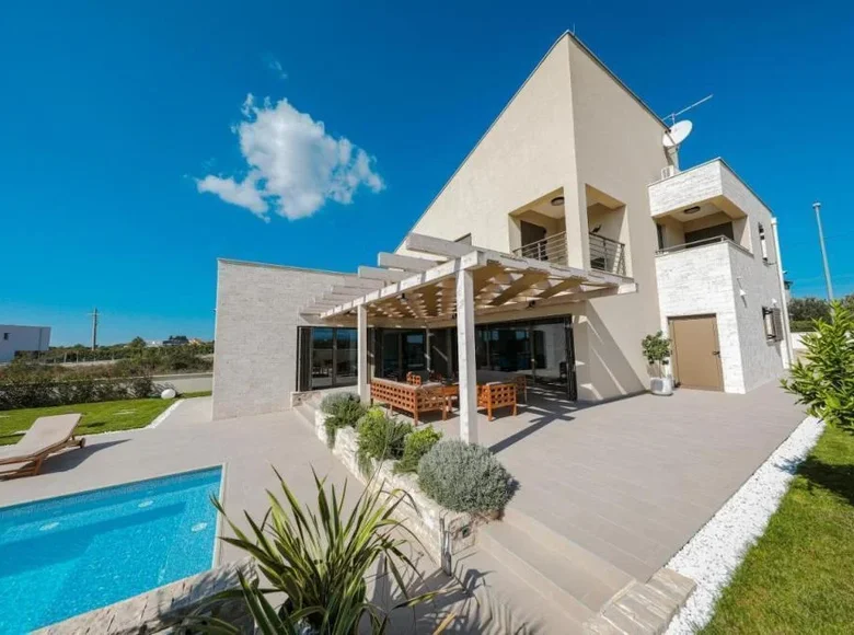3 bedroom villa 230 m² Grad Nin, Croatia