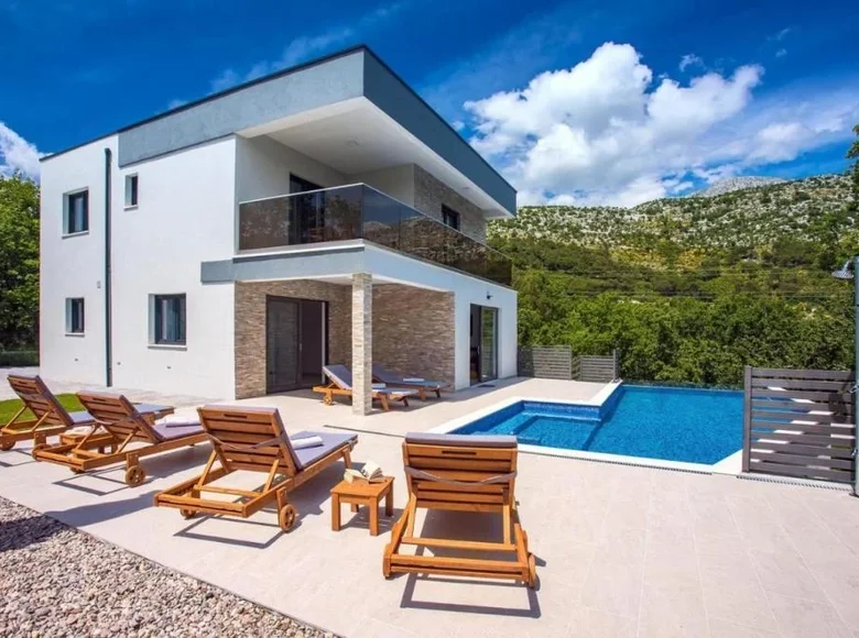 4 bedroom Villa 250 m² Grad Omis, Croatia