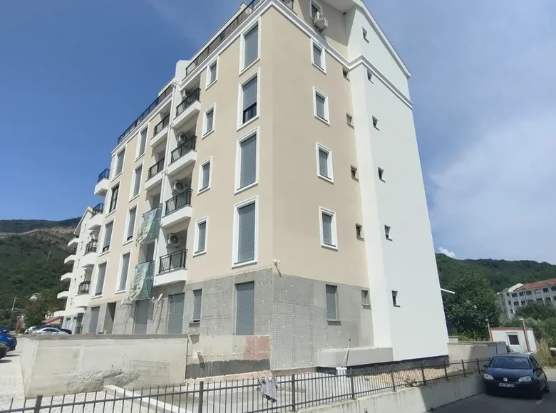 Квартира 1 спальня 43 м² Биела, Черногория