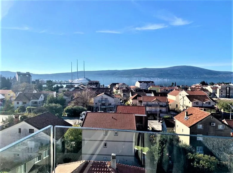3 bedroom apartment 89 m² Tivat, Montenegro