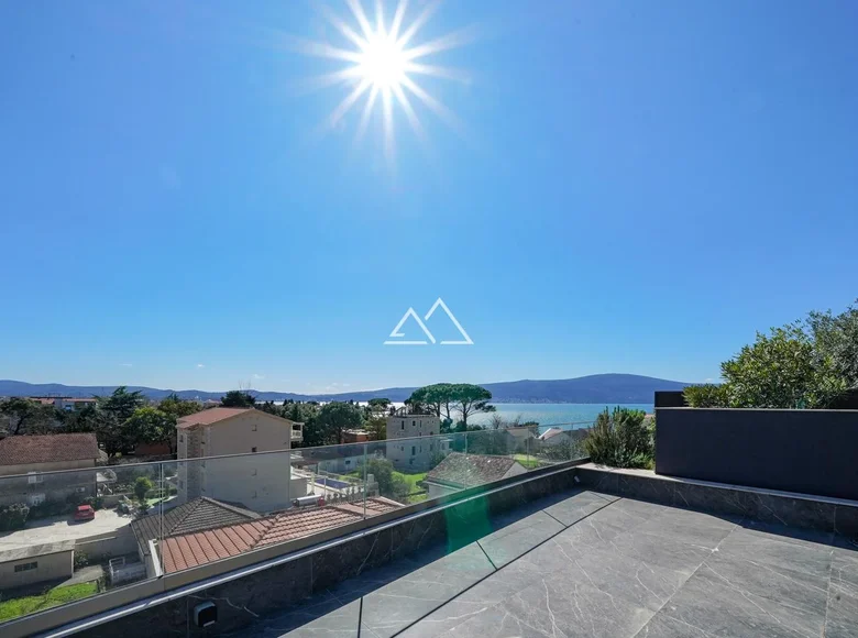 2 bedroom apartment 183 m² Tivat, Montenegro