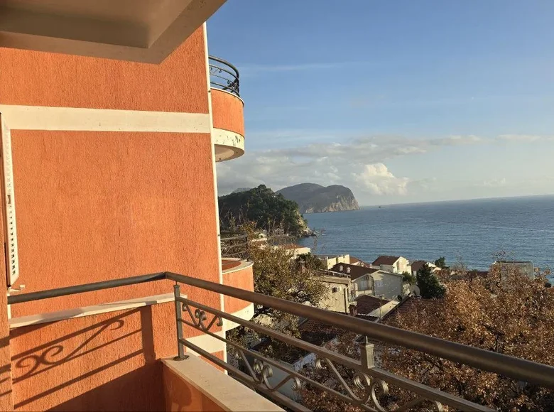 Mieszkanie 3 pokoi 82 m² Petrovac, Czarnogóra