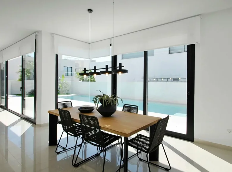 4 bedroom house 185 m² la Marina, Spain