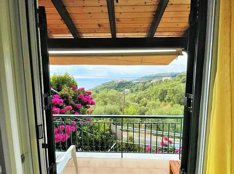 Szeregowiec 4 pokoi 135 m² Agios Stefanos, Grecja