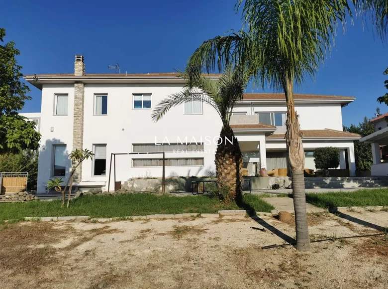 Casa 4 habitaciones 670 m² Lakatameia, Chipre