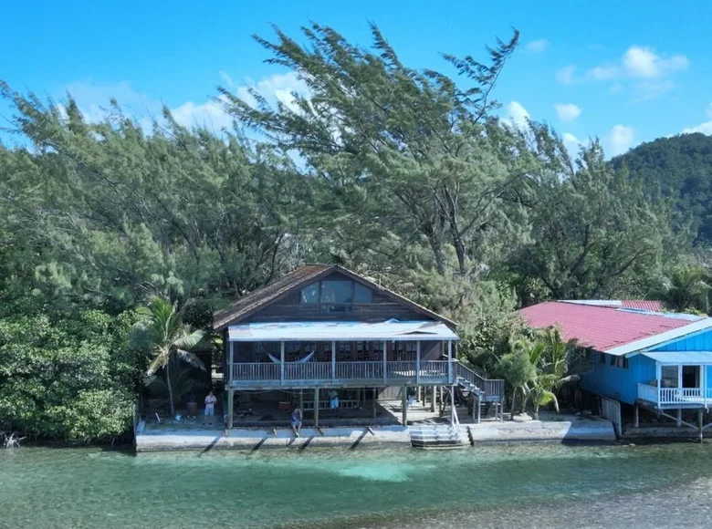 4 bedroom house 223 m² Calabash Bight, Honduras