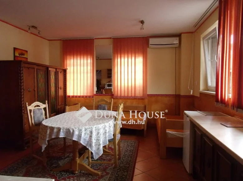 House 4 bathrooms 212 m² in Great Plain and North, All countries