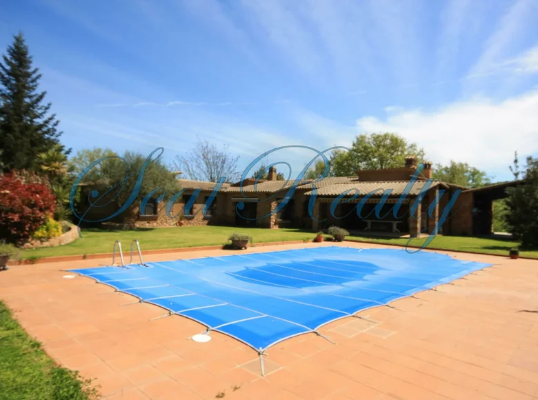 3 bedroom villa 18 000 m² Llagostera, Spain