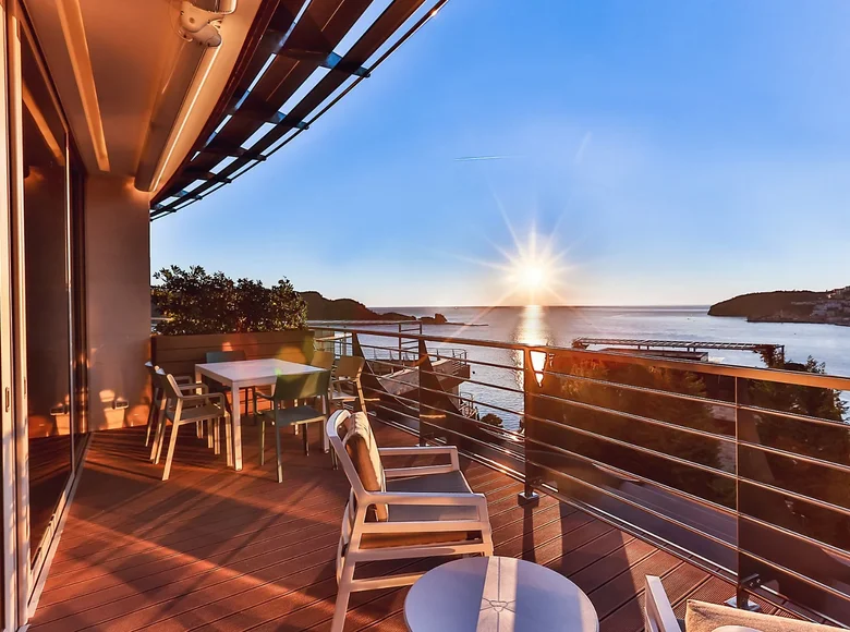 Mieszkanie 3 pokoi 195 m² Budva, Czarnogóra