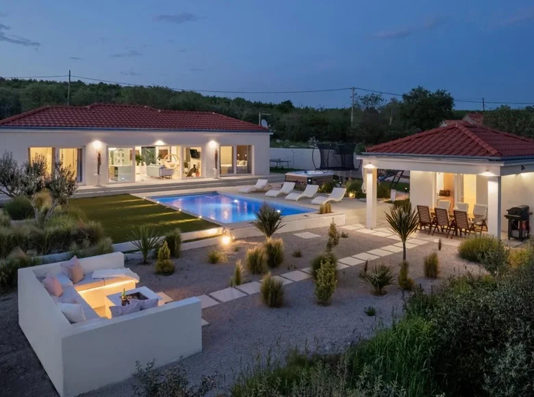 2 bedroom house 120 m² Grad Sibenik, Croatia