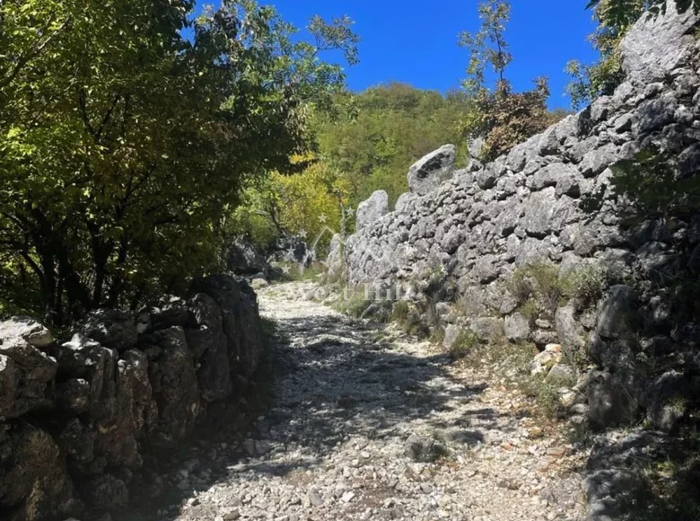 Atterrir  Cetinje, Monténégro