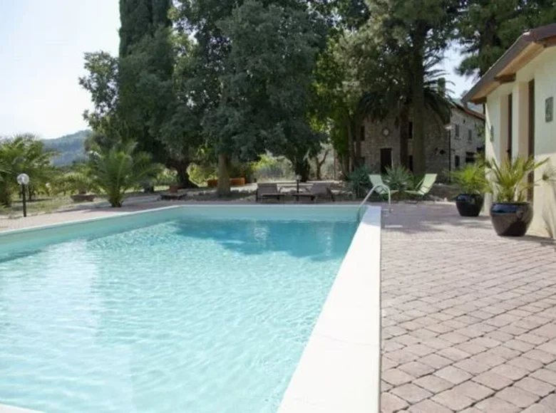 3 room villa 300 m² in AG, Italy