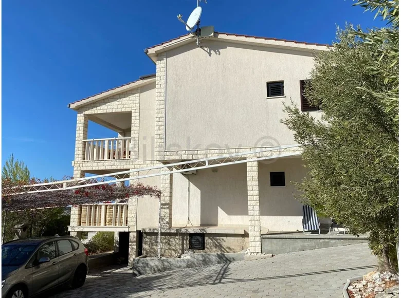 Дом 7 комнат 202 м² Рогозница, Хорватия