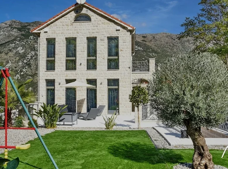 5-Schlafzimmer-Villa 382 m² Stoliv, Montenegro