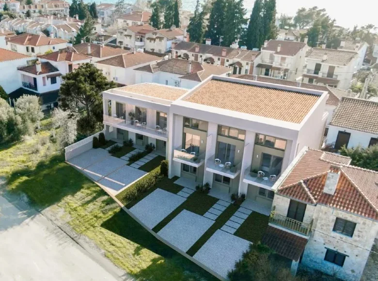 4 bedroom apartment 120 m² Nikiti, Greece