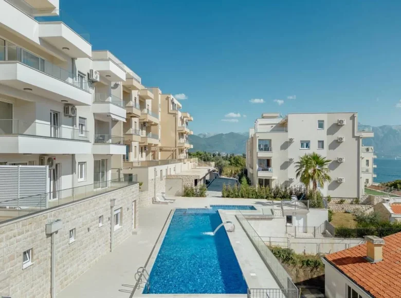 2 bedroom apartment 120 m² Đenovići, Montenegro