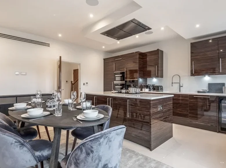 3 bedroom townthouse 174 m² London, United Kingdom