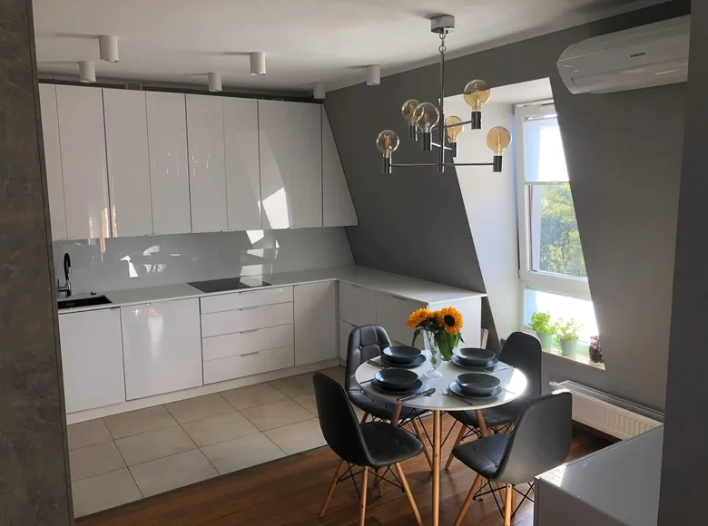 Mieszkanie 3 pokoi 65 m² w Warszawa, Polska