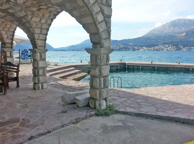 Casa 7 habitaciones 350 m² Lustica, Montenegro