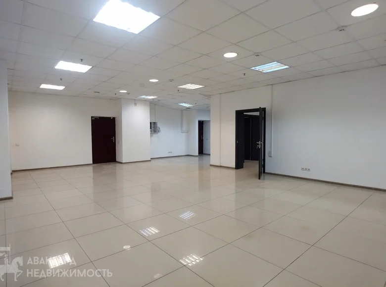 Oficina 108 m² en Minsk, Belarús