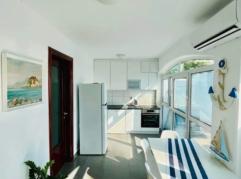 Квартира 3 спальни 80 м² в Светях-Стефане, Черногория