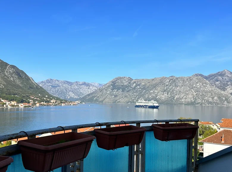 Многоуровневые квартиры 5 комнат 102 м² Доброта, Черногория