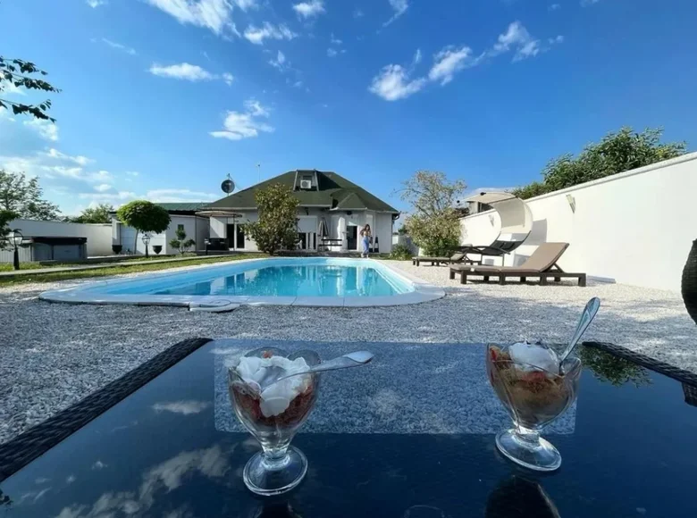 Дом 4 комнаты 272 м² Белград, Сербия