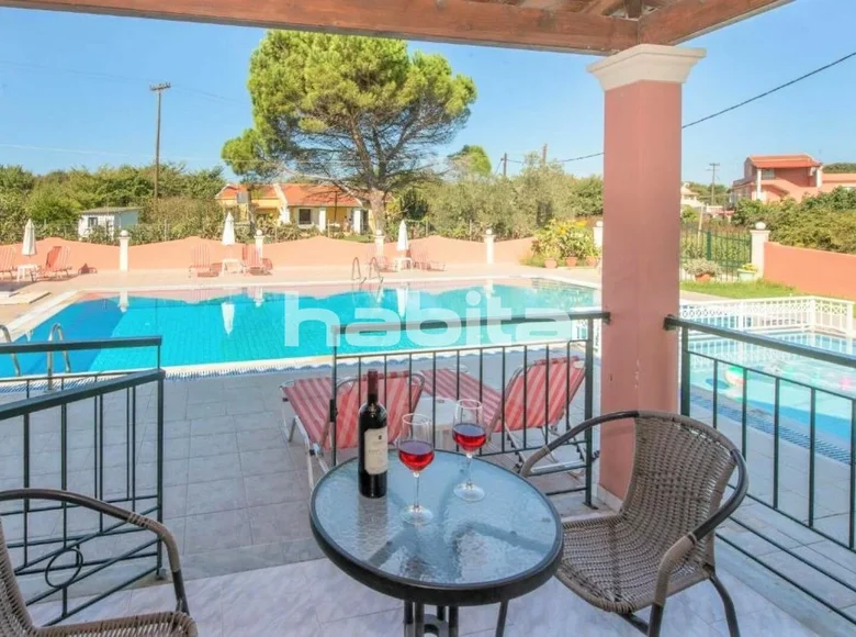 Hotel 400 m² in Livadi, Greece