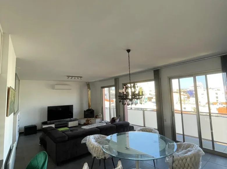 Mieszkanie 3 pokoi  w Limassol, Cypr