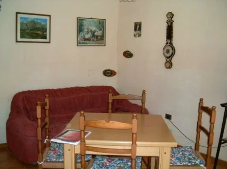 Mieszkanie 2 pokoi 40 m² Terni, Włochy