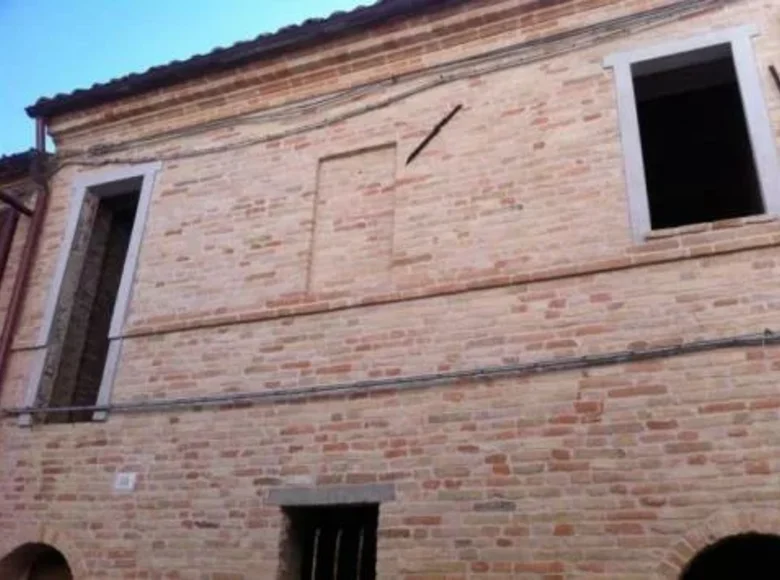 Commercial property 150 m² in Terni, Italy