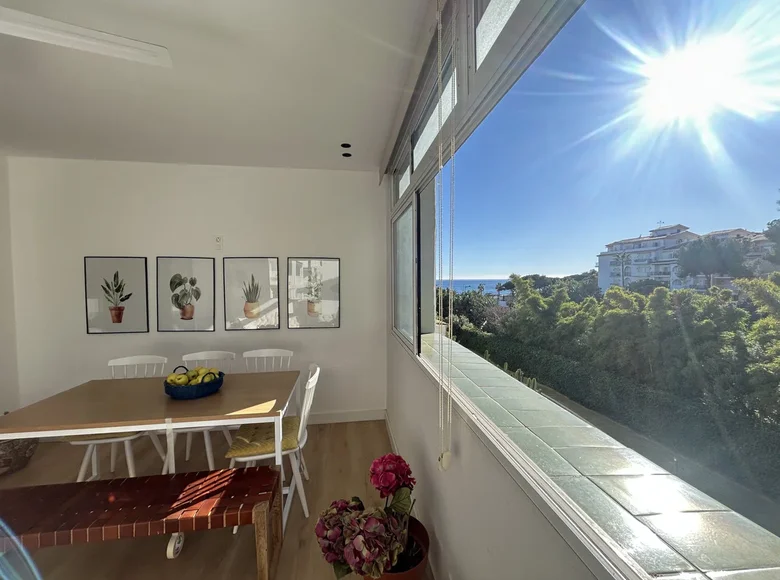Mieszkanie 2 pokoi 108 m² Marbella, Hiszpania