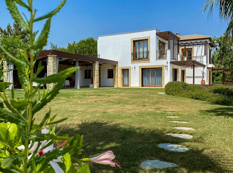 Вилла 6 спален 300 м² Камарес, Кипр