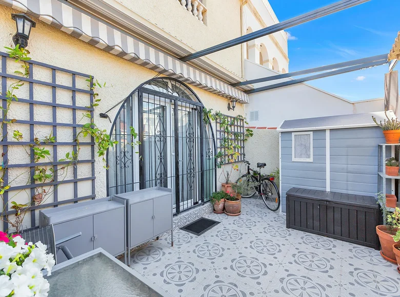 4-Schlafzimmer-Villa 106 m² Torrevieja, Spanien