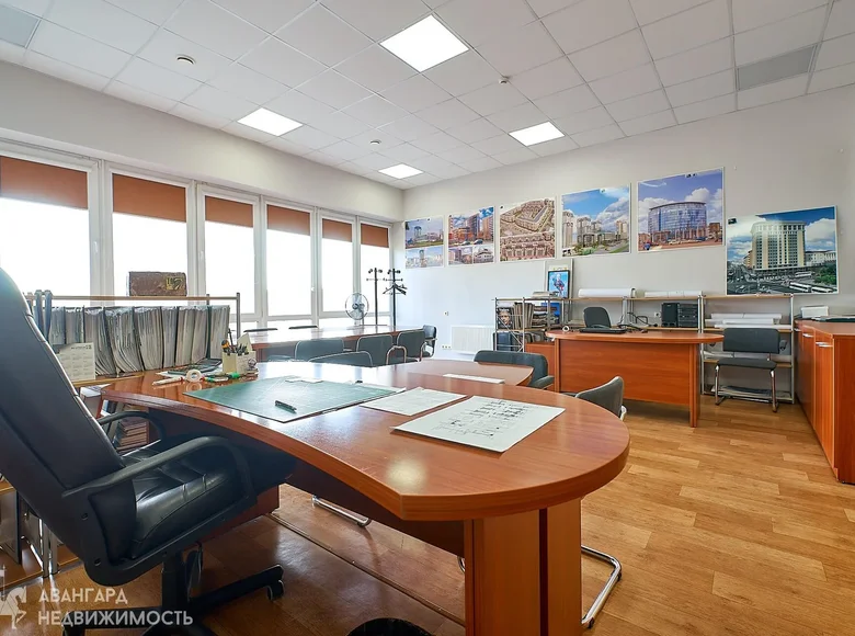 Oficina 13 habitaciones 446 m² en Minsk, Belarús