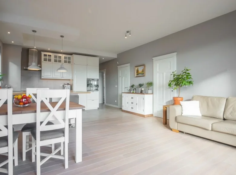 Wohnungen auf mehreren Ebenen 5 zimmer 125 m² Warschau, Polen