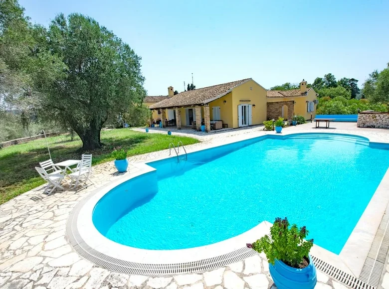 5-Schlafzimmer-Villa 305 m² Gouvia, Griechenland