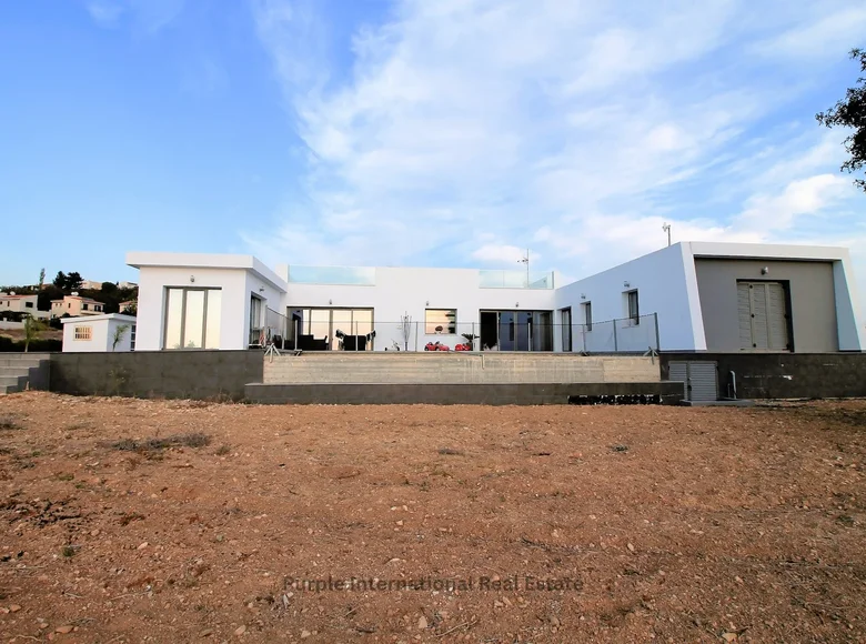 Willa 4 pokoi 340 m² Empa, Cypr
