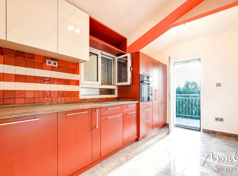 4 bedroom Villa 194 m² Tivat, Montenegro