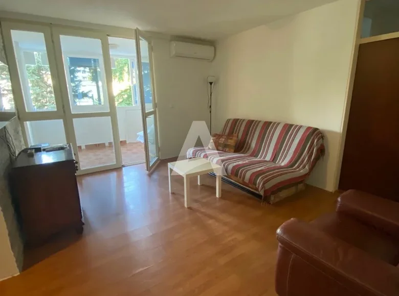 2 bedroom apartment 65 m² Bar, Montenegro