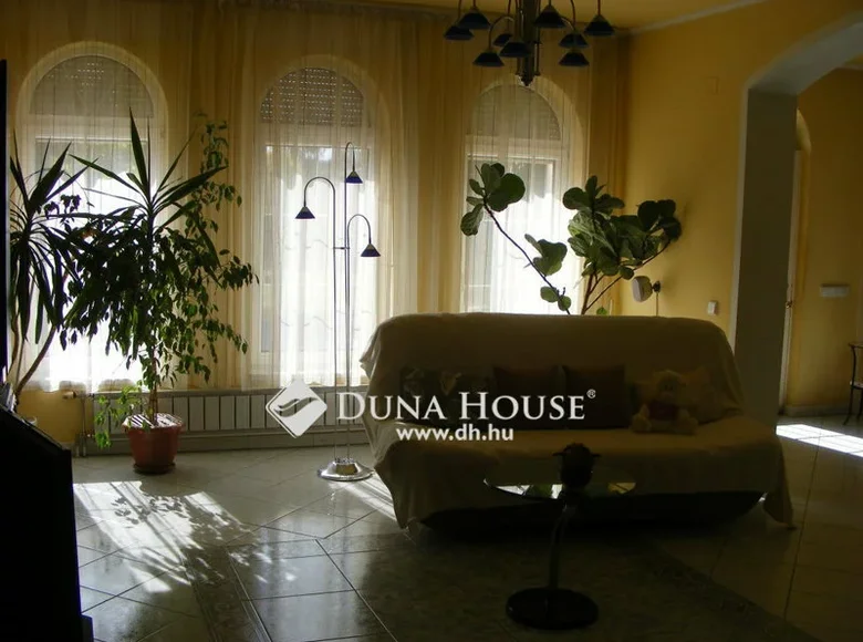 House 2 bathrooms 300 m² in Central Hungary, All countries