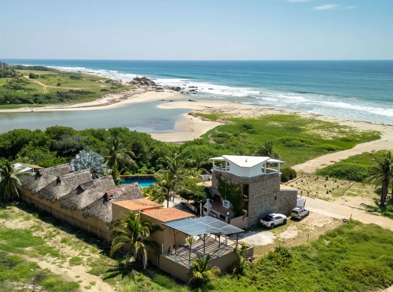 Villa 11 bedrooms 102 252 m² Santa Maria Colotepec, Mexico