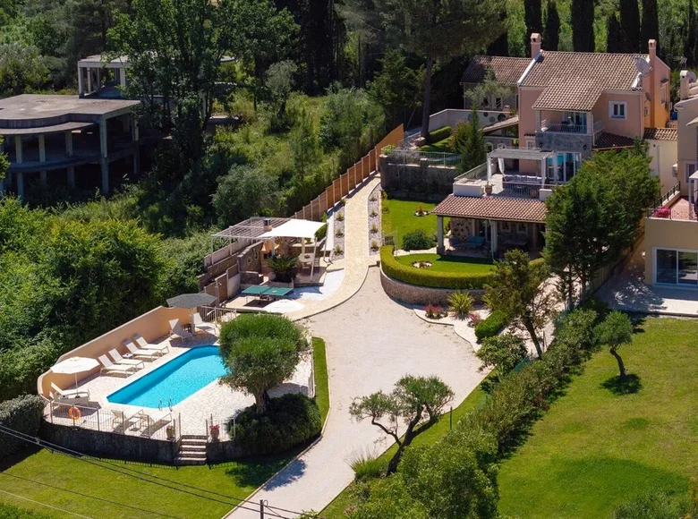 5 bedroom villa 300 m² Dassia, Greece