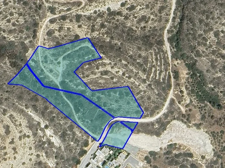 Land  Koinoteta Agiou Tychona, Cyprus